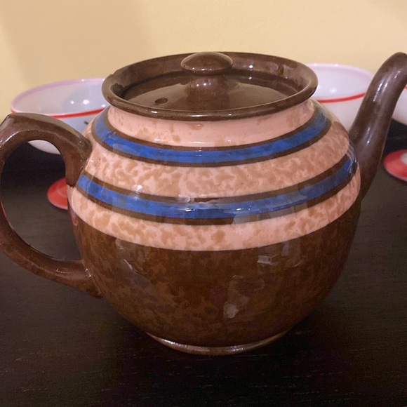 Sadler teapot made in England. Blue, cream, Brown glaze on red clay. Few dings. - Picture 7 of 8